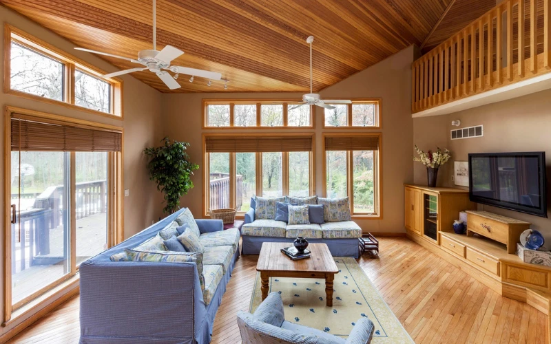 Hardwood Floor and Ceilings r3homes.net